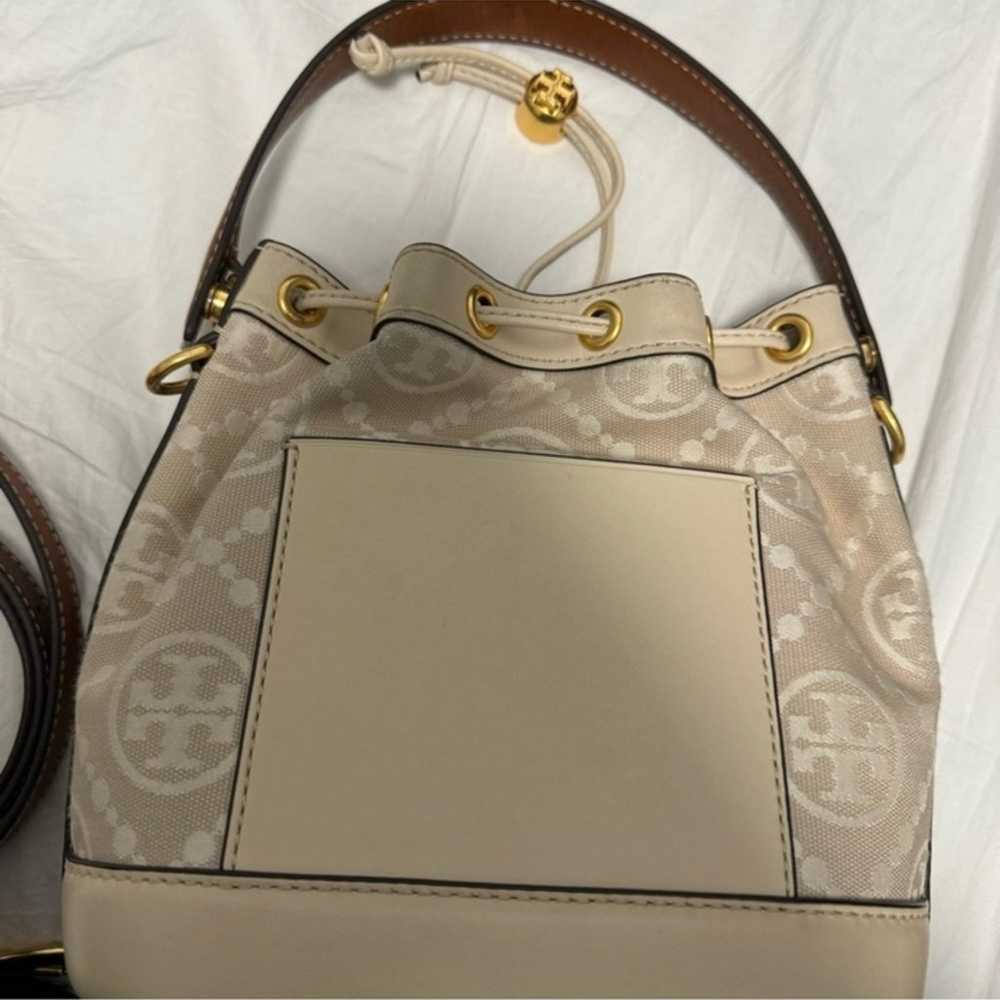 Tory burch t monogram bucket bag - image 5