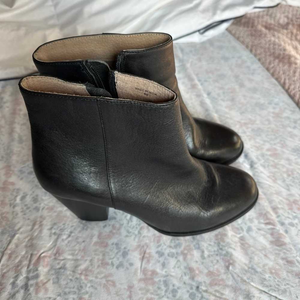 black boots size 9 - image 2