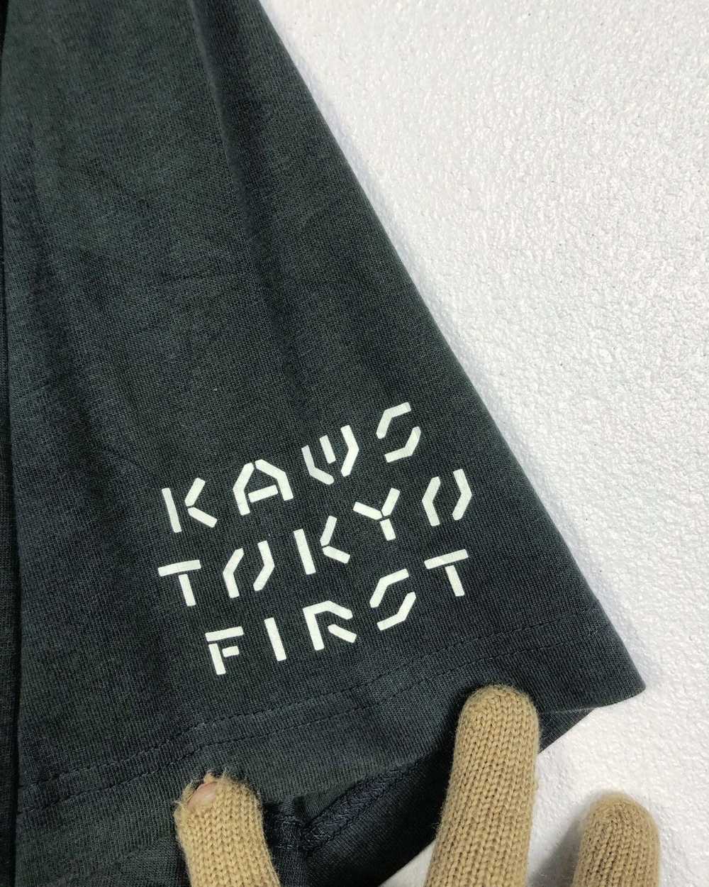 Kaws × Uniqlo Rare Uniqlo X Kaws Tokyo First Tee - image 5