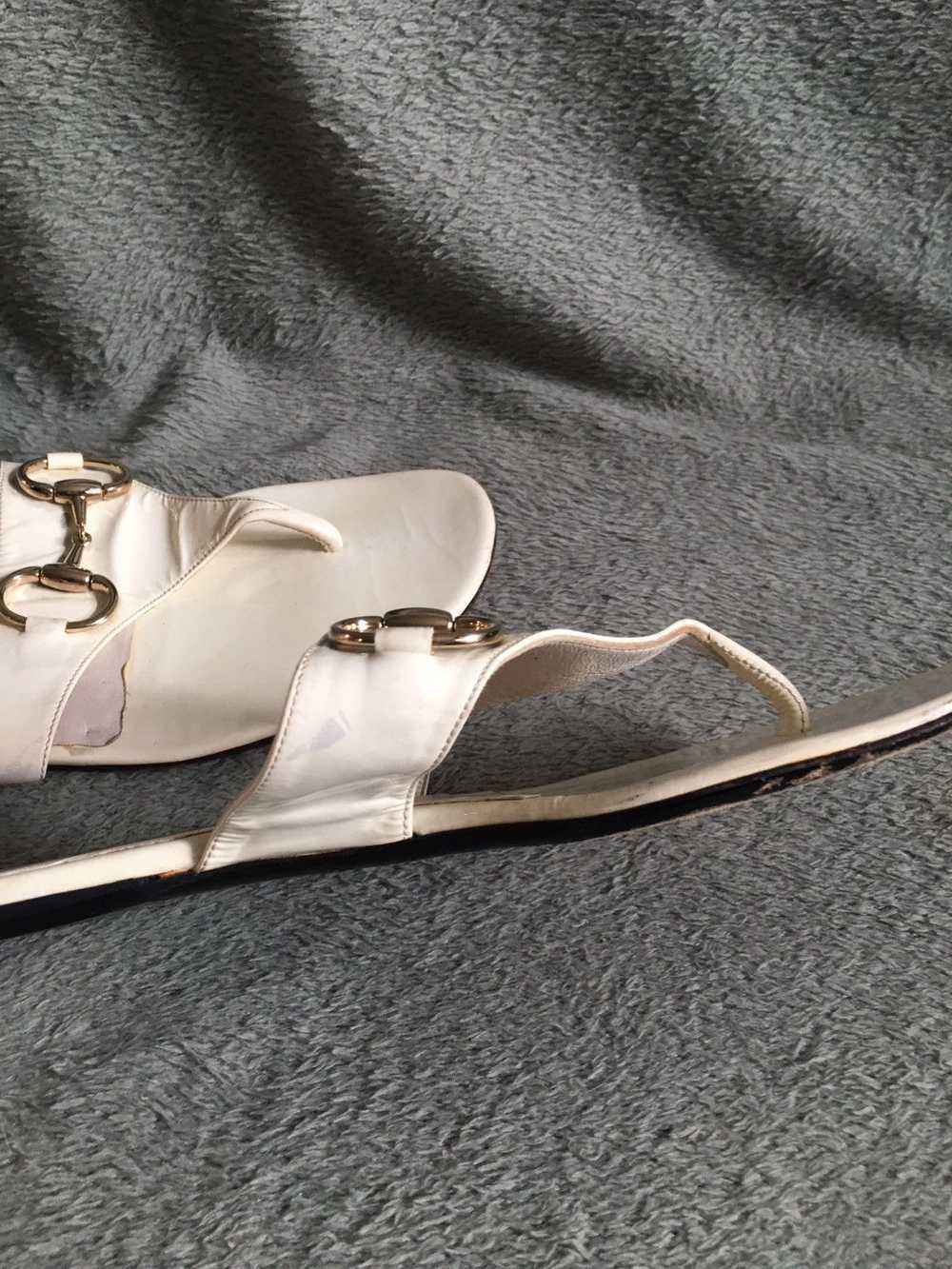 Gucci GUCCI Ivory Patent Leather Horsebit Flip Fl… - image 10