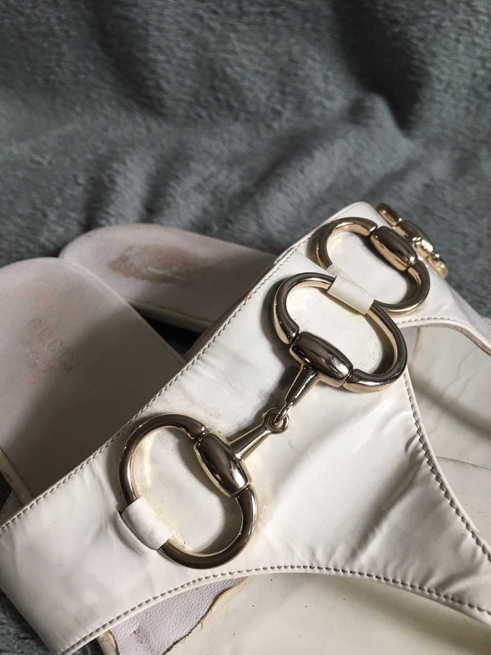 Gucci GUCCI Ivory Patent Leather Horsebit Flip Fl… - image 6