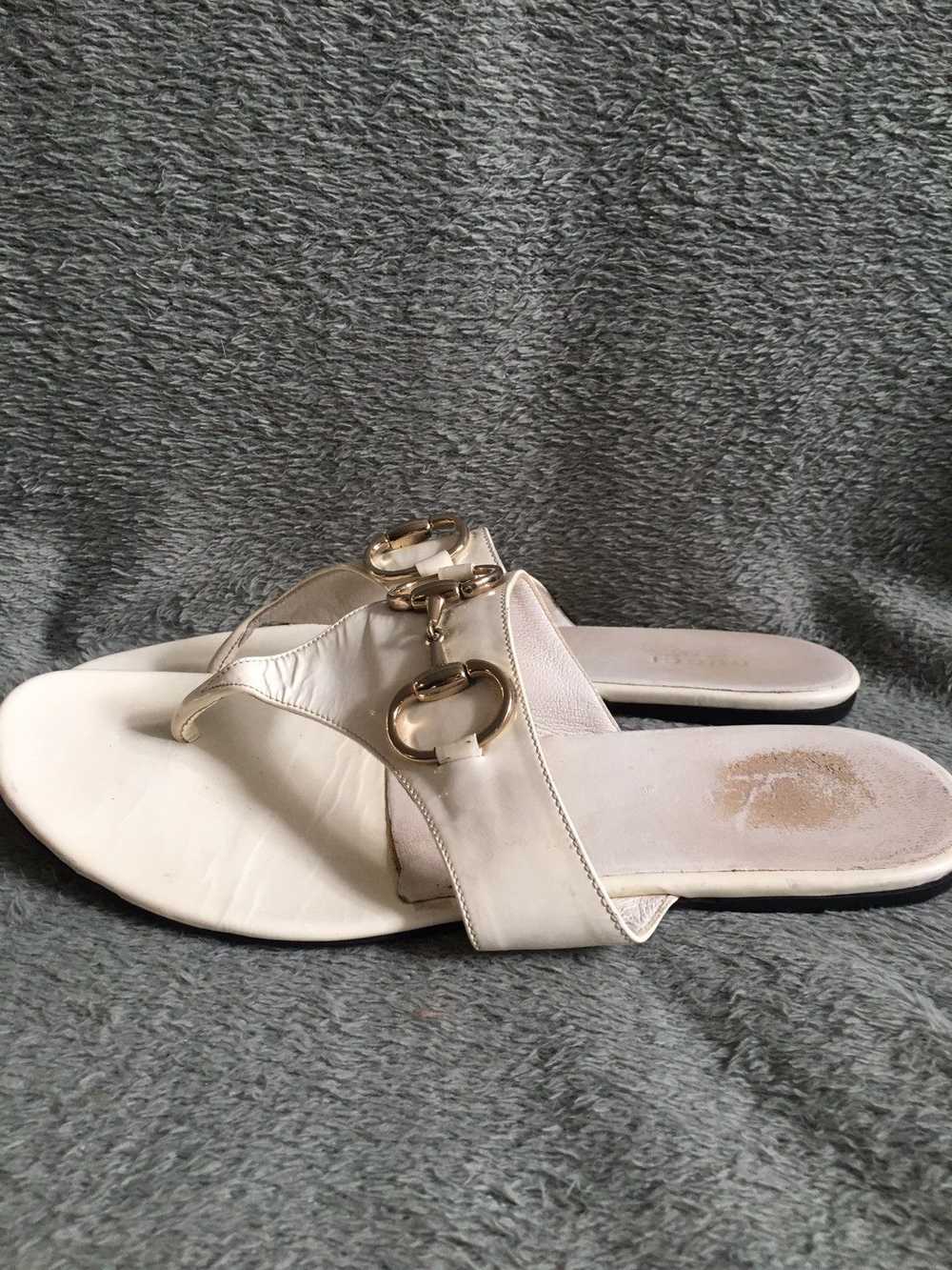 Gucci GUCCI Ivory Patent Leather Horsebit Flip Fl… - image 7