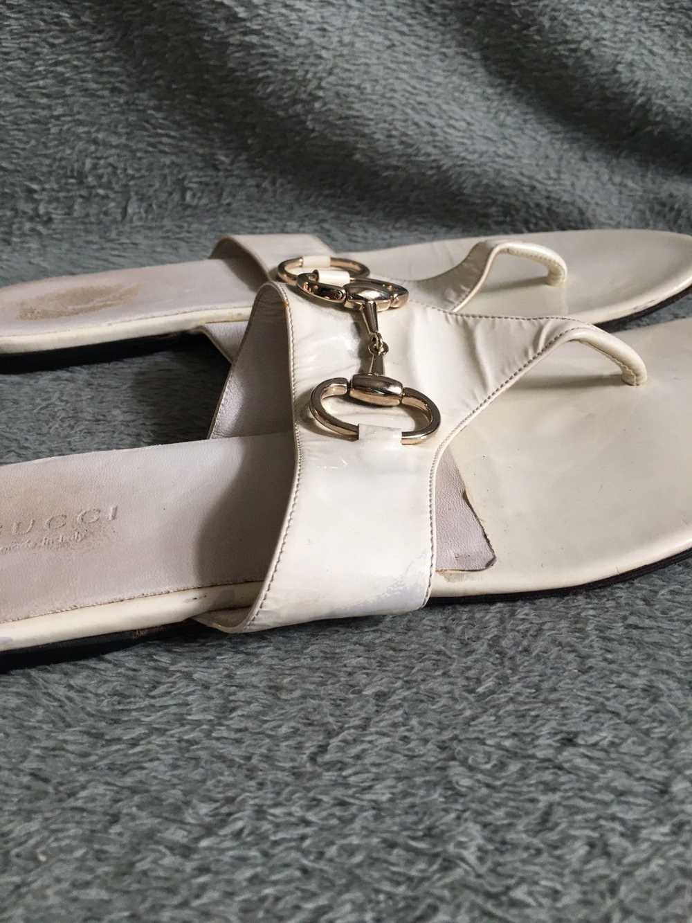 Gucci GUCCI Ivory Patent Leather Horsebit Flip Fl… - image 9