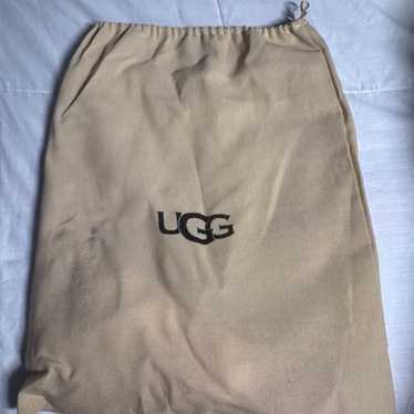 UGG - image 1