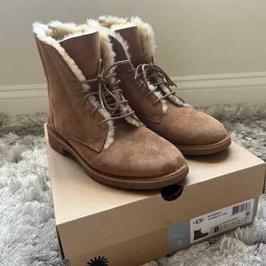 UGG Women's Boot Quincy Size 8