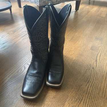 Ariat boots size 8