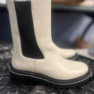 Tory Burch boot size 7