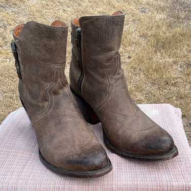 Ladies LUCCHESE Distressed booties- size 9M