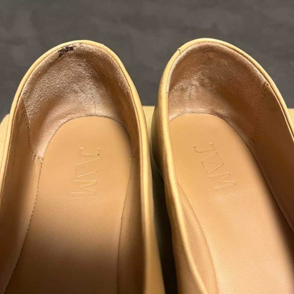 Beige leather flat shoes - image 6