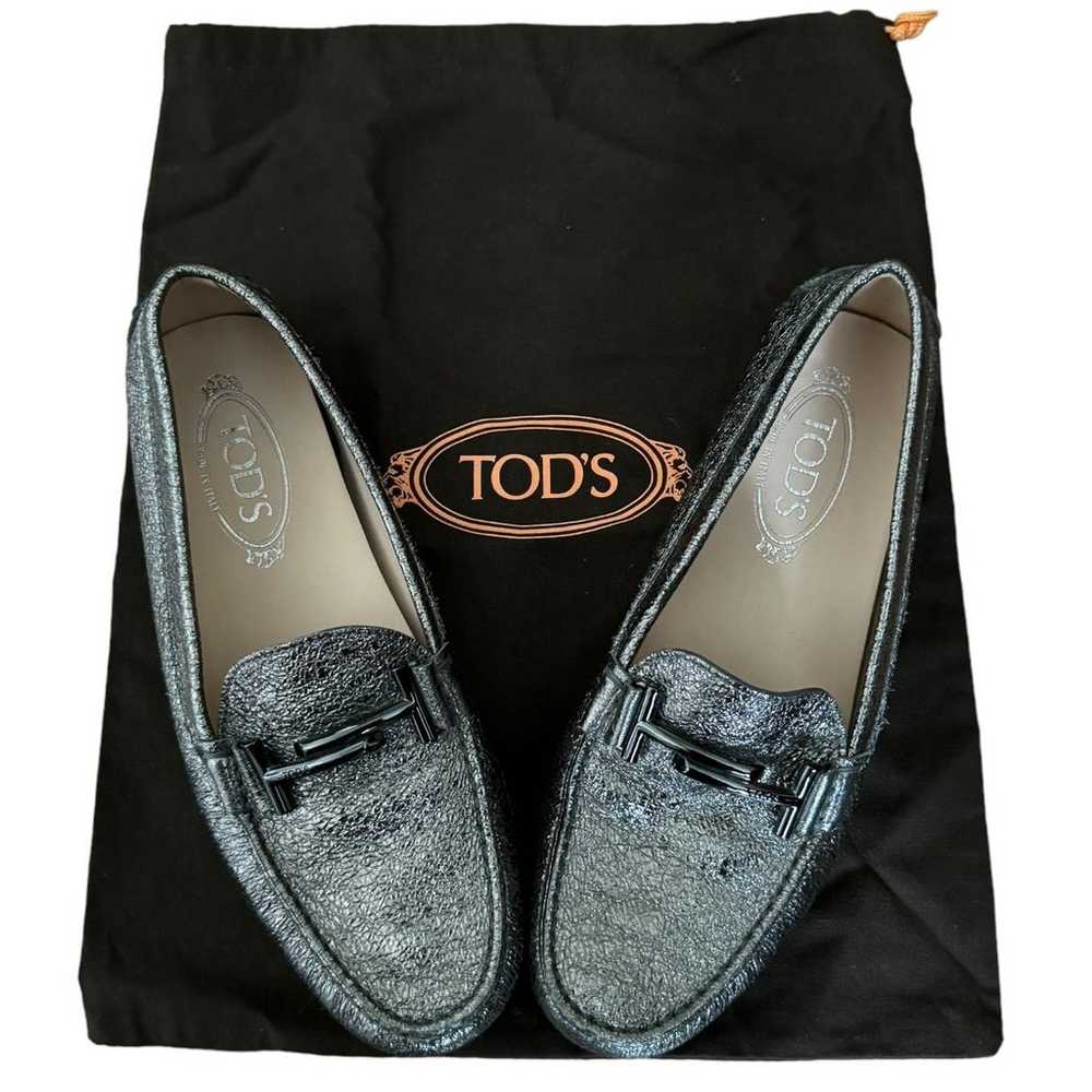 TOD'S Double T metallic cracked-leather loafers w… - image 3