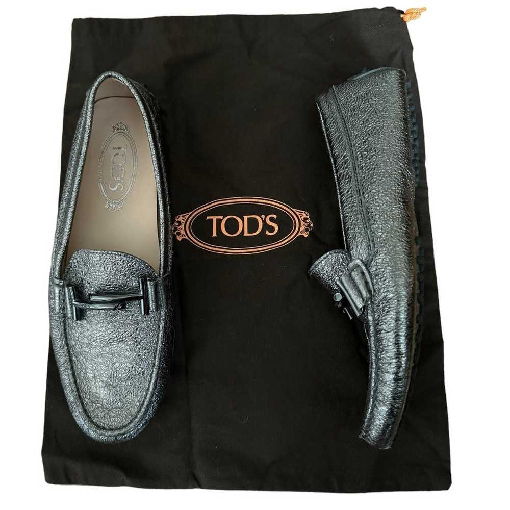 TOD'S Double T metallic cracked-leather loafers w… - image 6