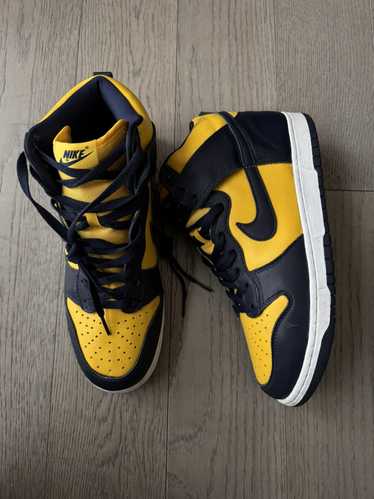 Nike ***RARE NIKE MICHIGAN DUNK