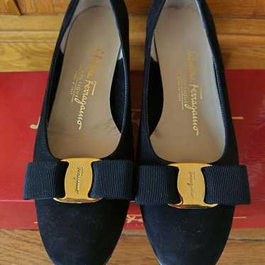 Salvatore Ferragamo Vara Pumps Nubuck Black