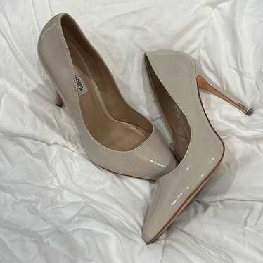 Steve Madden beige patent leather pointy stilettos - image 1