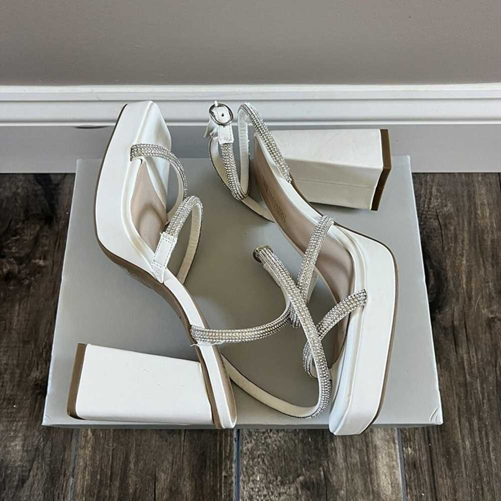 Dream Paris Size 7.5 White silver Platform Heels - image 4