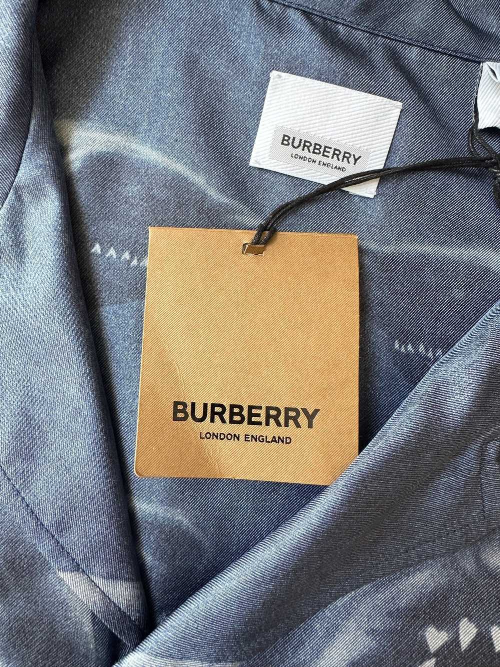 Burberry Shark Print 100% Silk Camp Collar Shirt - image 6