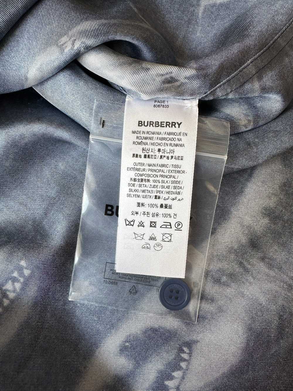 Burberry Shark Print 100% Silk Camp Collar Shirt - image 7