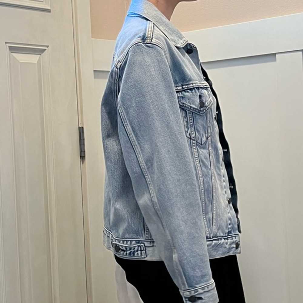 Levi's Levi’s Denim Jacket Oversized Light Wash e… - image 4