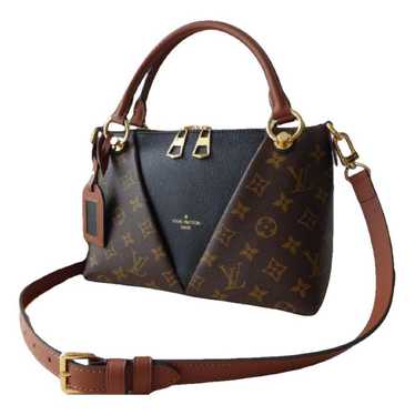 Louis Vuitton Tote V leather handbag