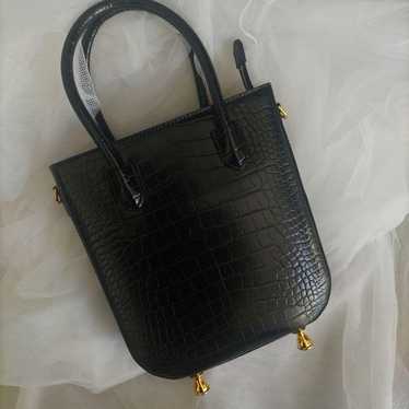 【Excellent Condition】Charles and Keith Meriah Tote