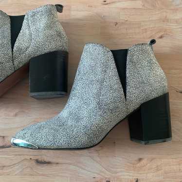 Report Signature Gray & Black Ankle Booties