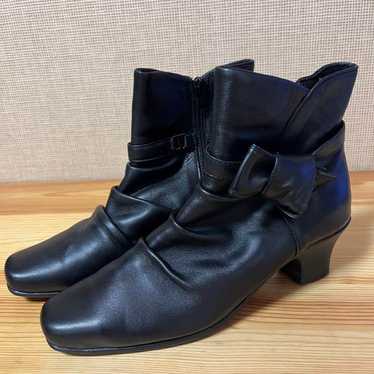 Excellent condition ✨ DIANA Short Boots with Ribb… - image 1