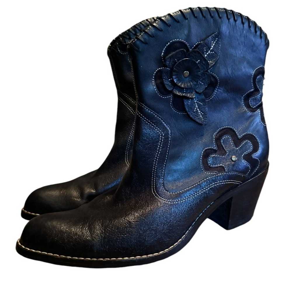 MIA Daisy 3D flower 10 Black leather Cowgirl uniq… - image 1