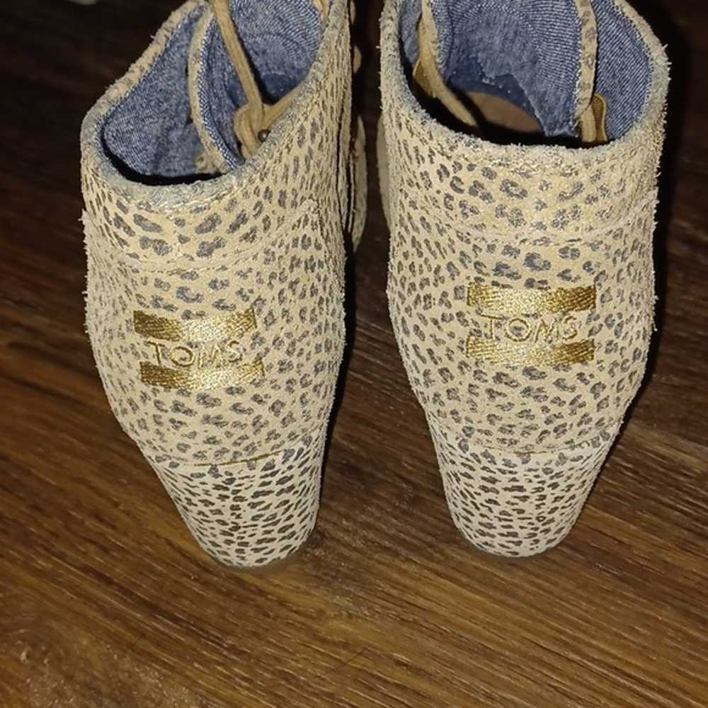 New Toms animal print wedges boots booties shoes … - image 4