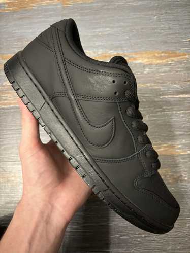 Nike SB Dunk Low Triple Black