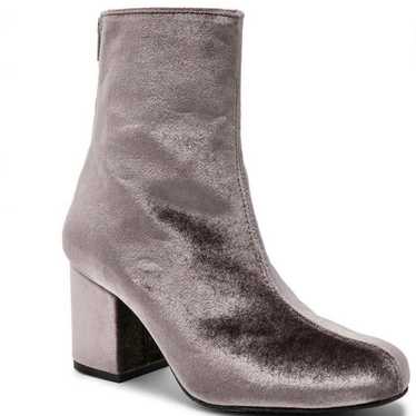 FREE PEOPLE GRAY VELVET ANKLE BOOTS