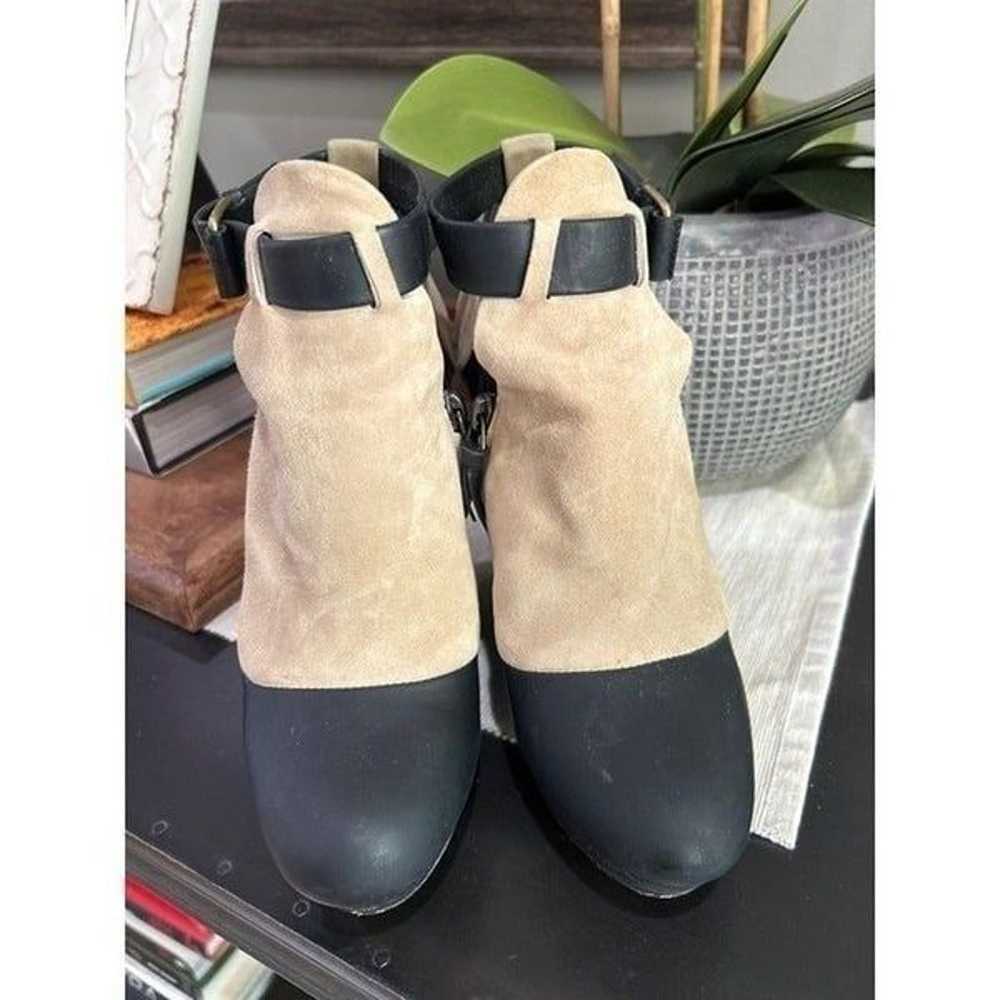 Balenciaga Leather Ankle Boots Beige Black Womens… - image 3