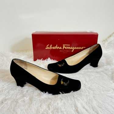 Salvatore Ferragamo 80s Pumps Heels
Black Suede To