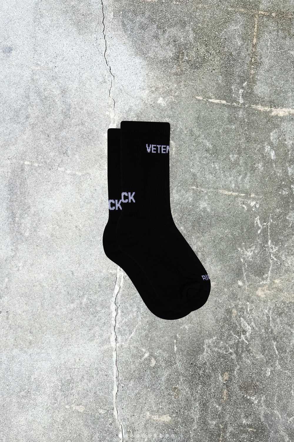 VETEMENTS BLACK LOGO SOCKS - image 1