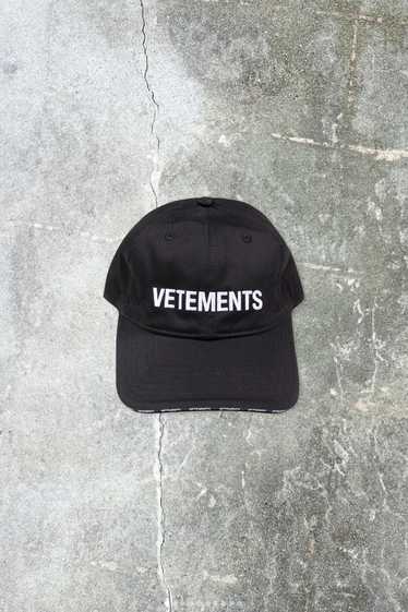 VETEMENTS ICONIC LOGO CAP