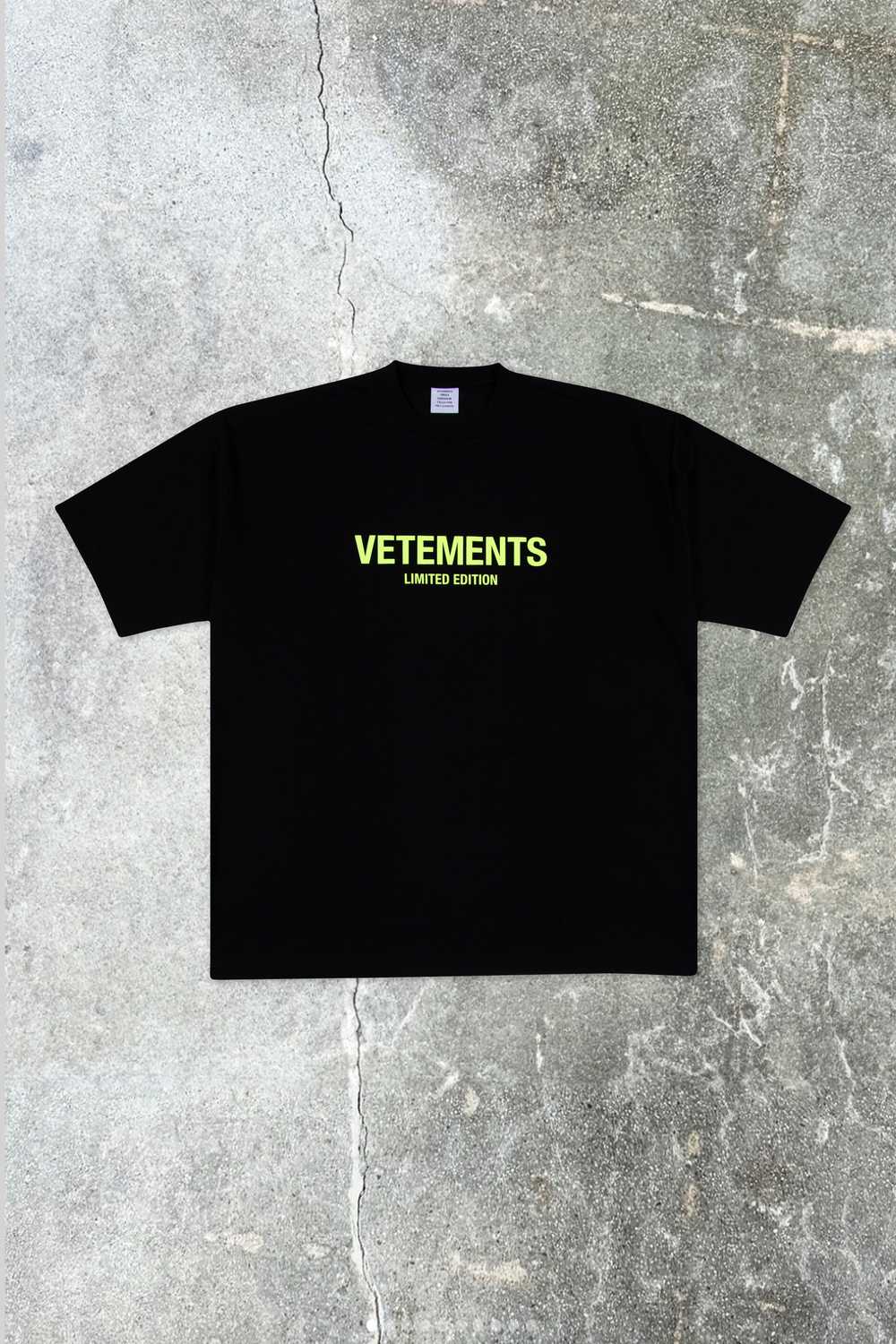 VETEMENTS LIMITED EDITION LOGO T-SHIRT - image 1