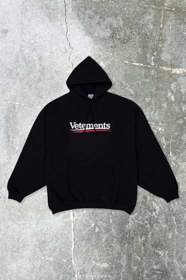 VETEMENTS CAMPAIGN LOGO HOODIE