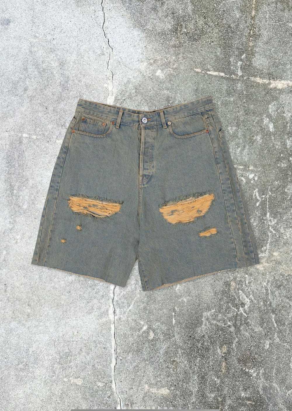 VETEMENTS DESTROYED BAGGY SHORTS - image 1