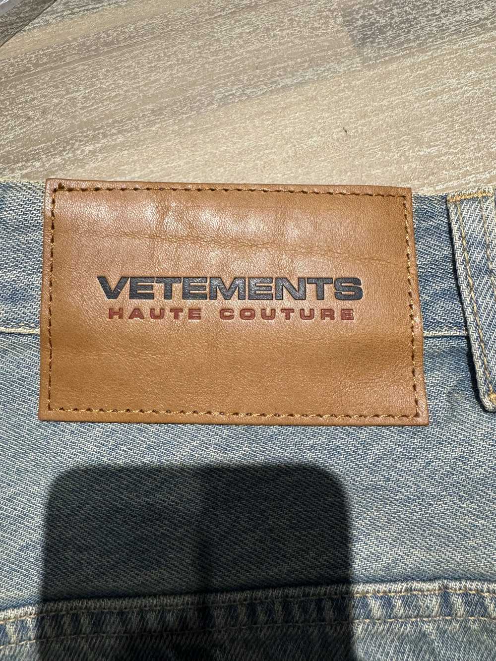 VETEMENTS DESTROYED BAGGY SHORTS - image 6