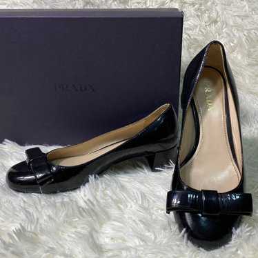 Excellent condition Prada patent leather pumps, l… - image 1