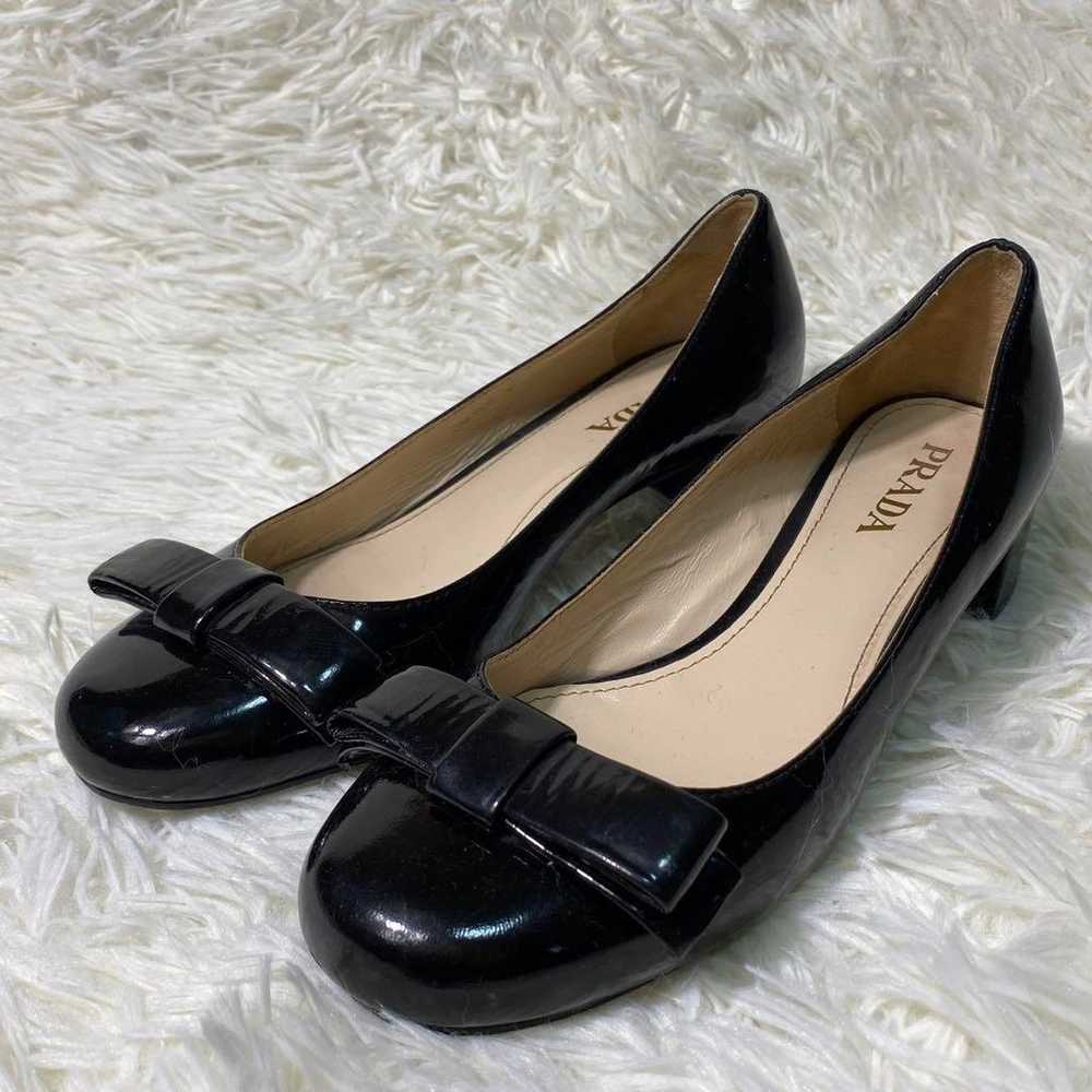 Excellent condition Prada patent leather pumps, l… - image 2