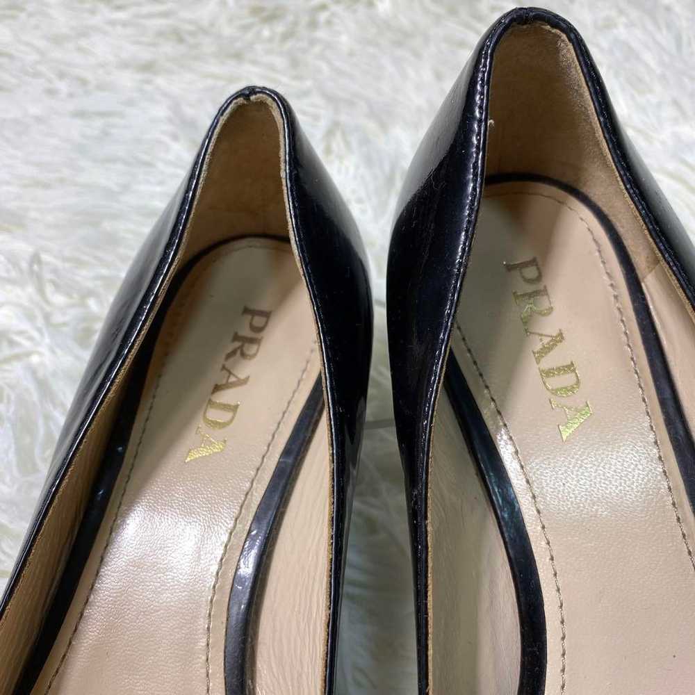 Excellent condition Prada patent leather pumps, l… - image 7