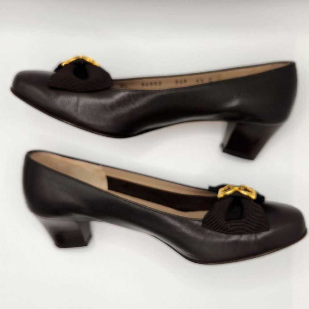 This is a pair of pumps from Salvatore Ferragamo … - image 7