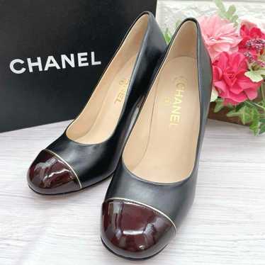 Excellent condition CHANEL Pumps Bicolor Coco Mark