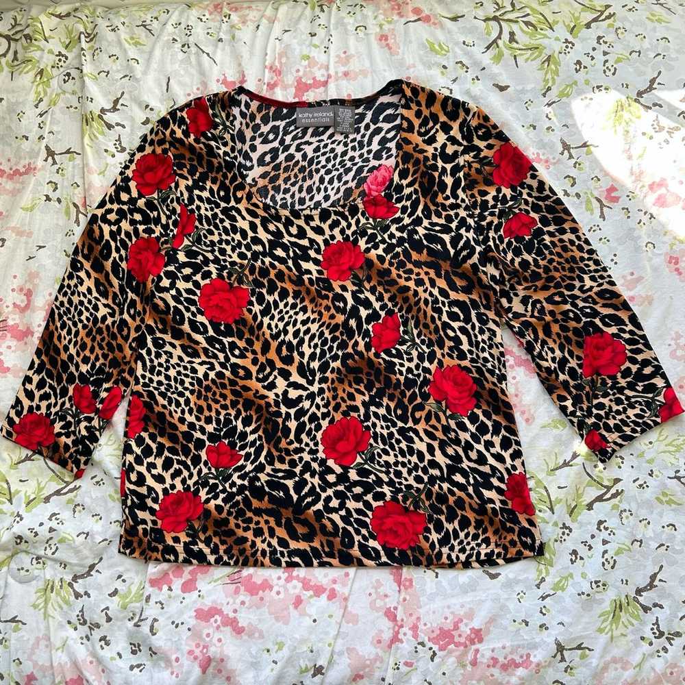 Red Roses & Leopard Top - image 3