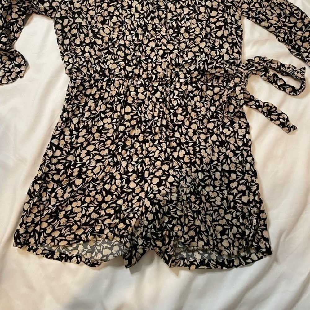 Who What Wear size medium black/tan floral romper - image 2