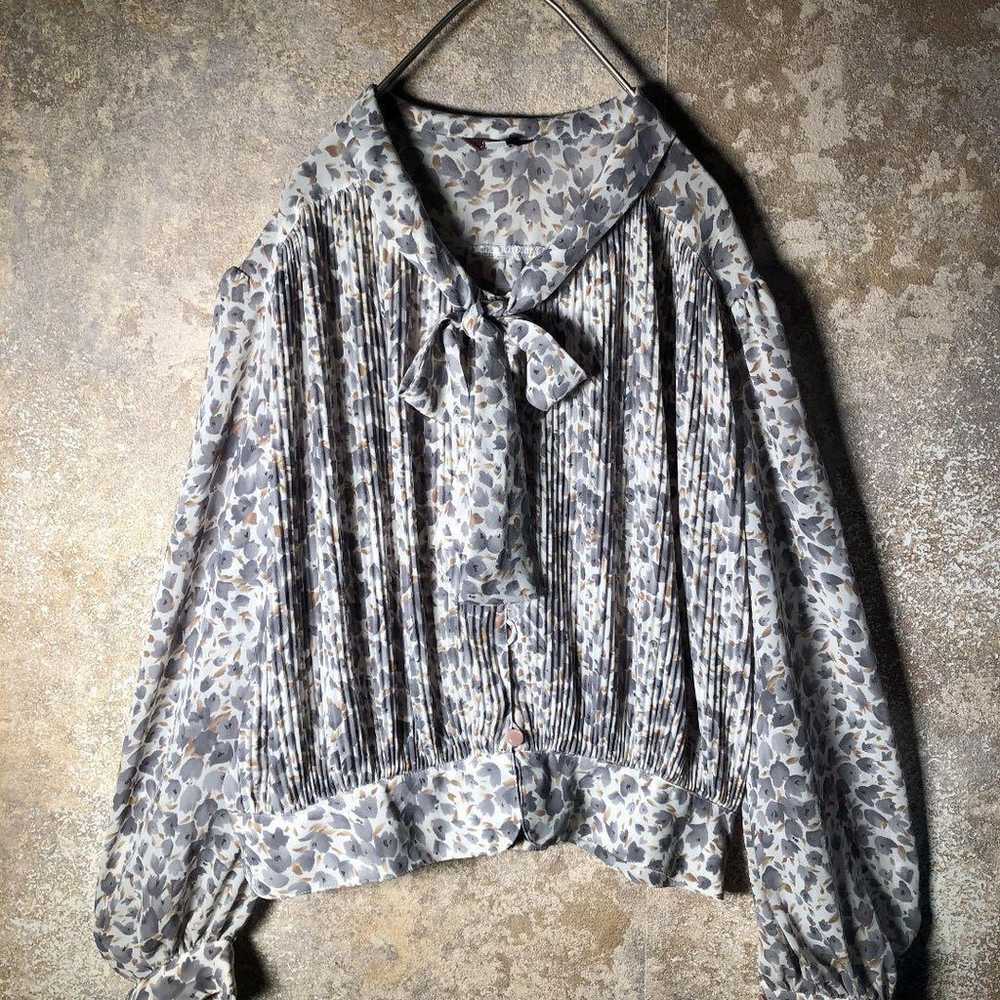 [Vintage] Small Floral Pattern Ribbon Tie Blouse … - image 1