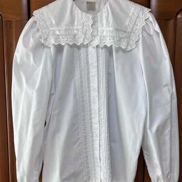 Vintage lace-collared blouse - image 1