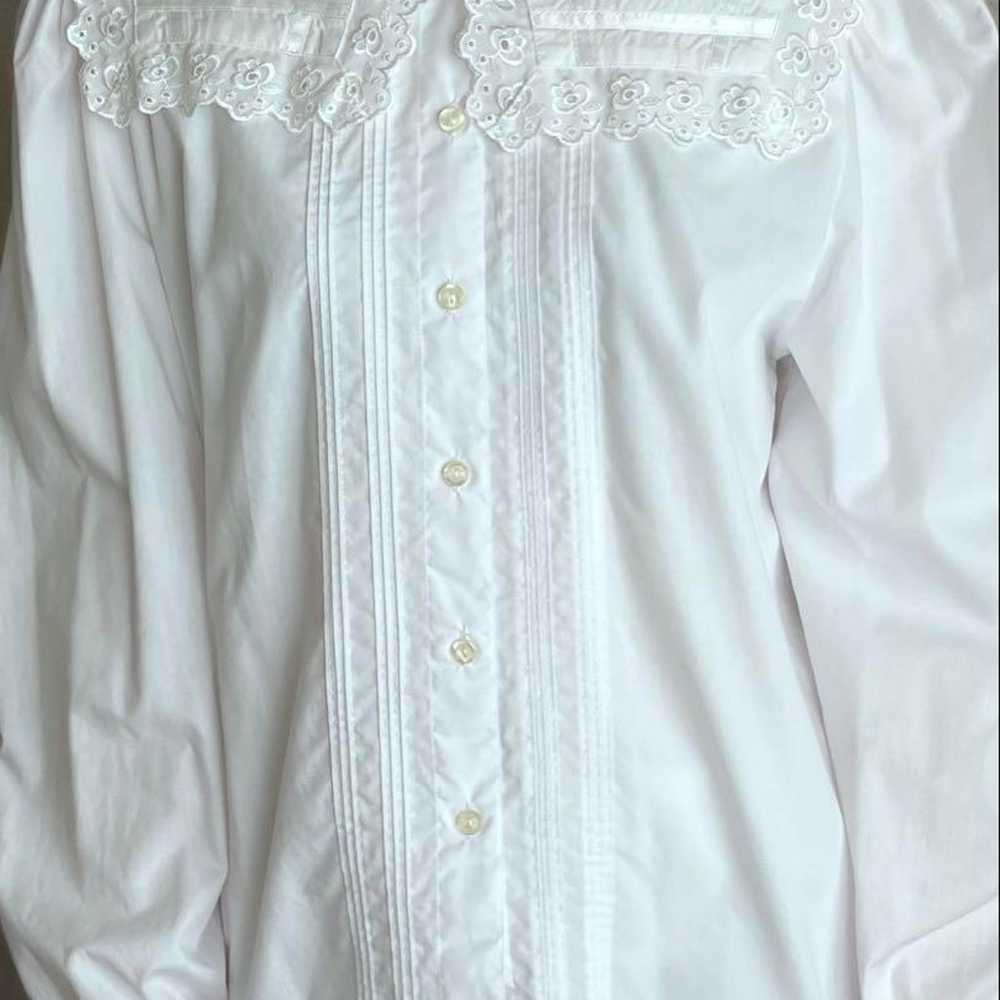 Vintage lace-collared blouse - image 4