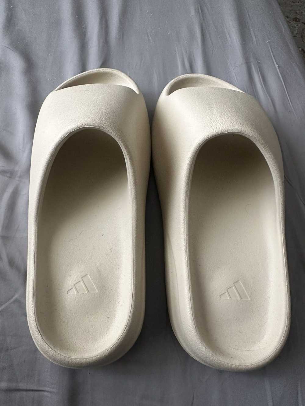 Adidas × Yeezy Season Yeezy Slide Bone 2022 (no b… - image 2