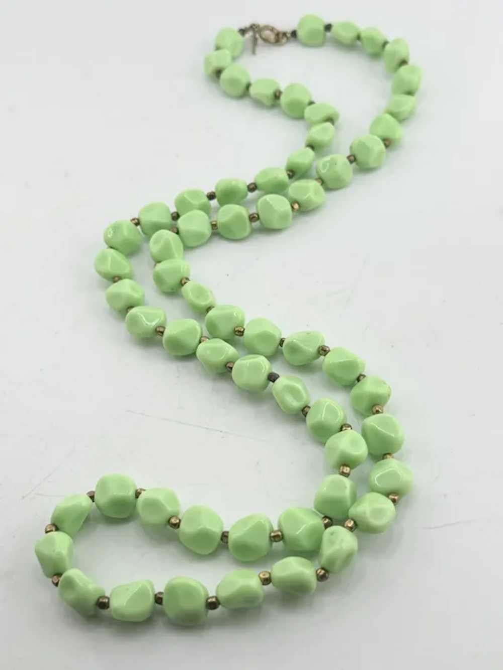 Crown Trifari vintage green beaded necklace - image 2